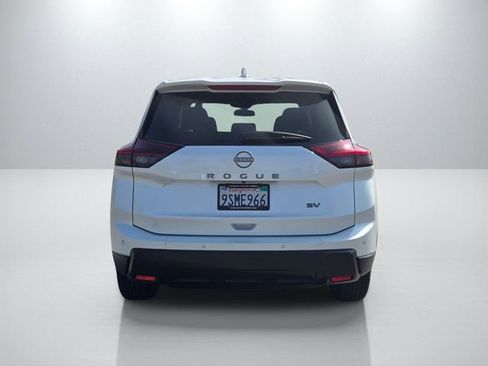 Used 2024 Nissan Rogue SV image 5