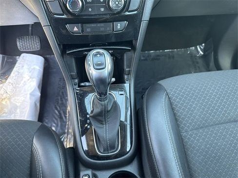 Used 2022 Buick Encore Preferred w/ Safety Package image 22