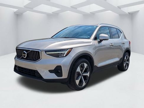 Certified 2024 Volvo XC40 B5 Plus AWD/4WD image 10