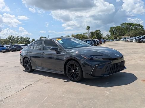 Used 2025 Toyota Camry SE FWD image 2