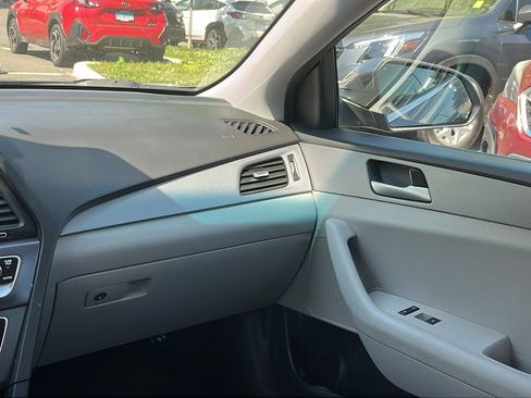 Used 2018 Hyundai Sonata SE FWD image 24