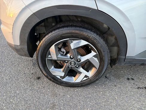 Used 2022 Hyundai Venue SEL image 15