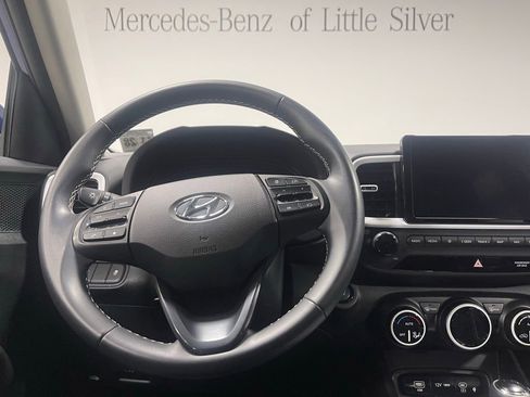 Used 2024 Hyundai Venue Limited FWD image 25