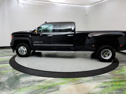 Used 2018 GMC Sierra 3500 Denali w/ Duramax Plus Package image 8