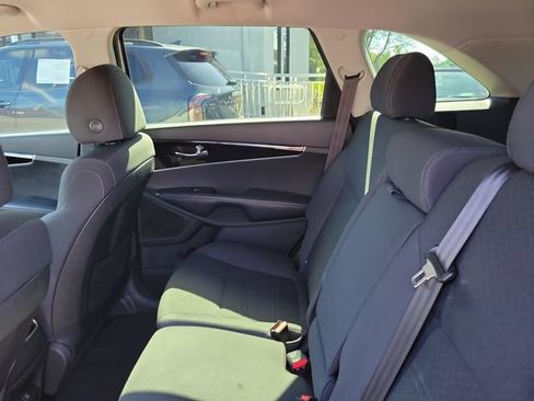Used 2020 Kia Sorento S FWD image 14