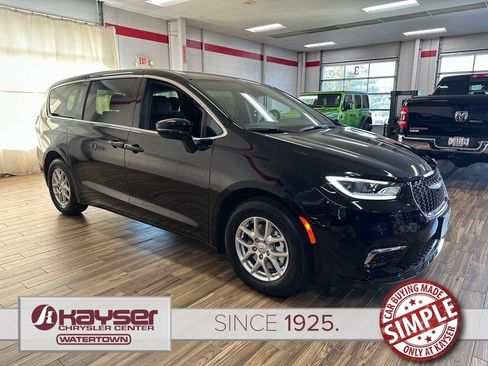 New 2026 Chrysler Pacifica Select image 6