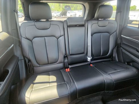 New 2025 Jeep Grand Cherokee Limited w/ Black Appearance Package image 5