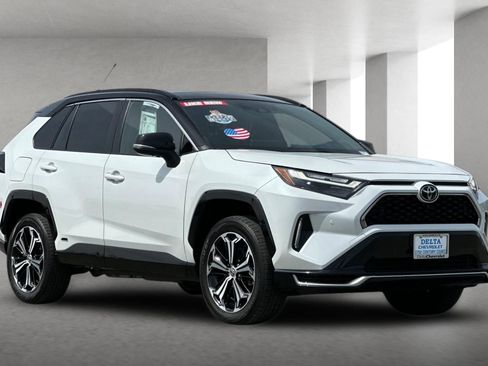 Used 2025 Toyota RAV4 XSE w/ Premium Package AWD/4WD image 2