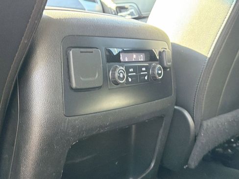 Used 2019 GMC Yukon XL SLT image 30