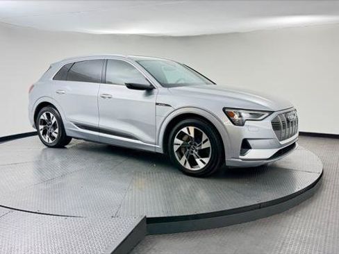 Used 2022 Audi e-tron Premium AWD/4WD image 11