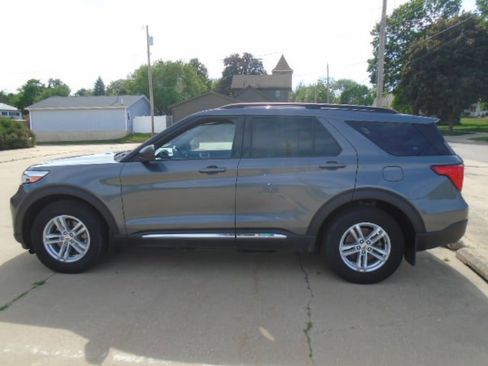 Used 2021 Ford Explorer XLT w/ Equipment Group 202A AWD/4WD image 2