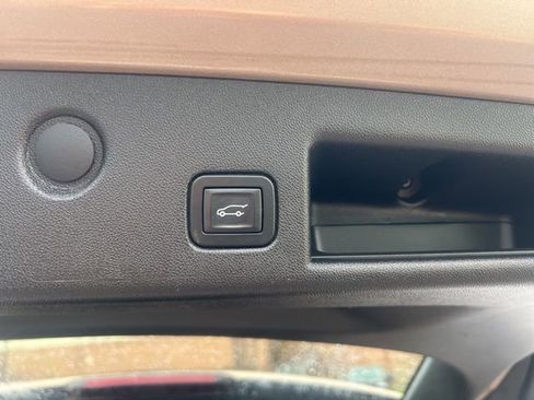 Used 2019 Chevrolet Equinox LT w/ Driver Convenience Package FWD image 14