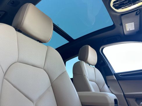 Certified 2023 Porsche Macan AWD/4WD image 17