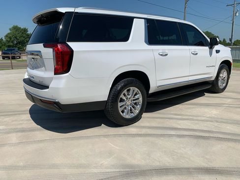 Used 2021 GMC Yukon XL SLT w/ SLT Premium Package AWD/4WD image 2