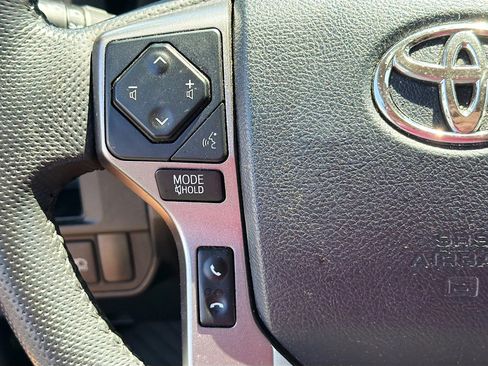 Used 2018 Toyota Tacoma SR5 RWD image 14