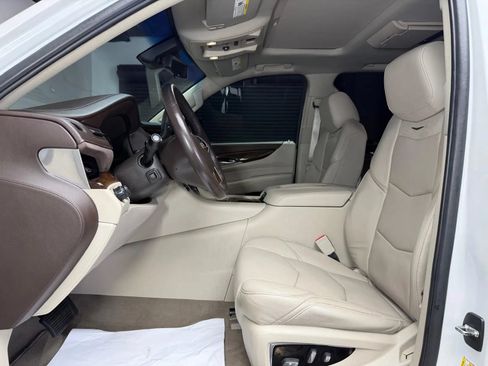Used 2017 Cadillac Escalade ESV Premium Luxury AWD/4WD image 34