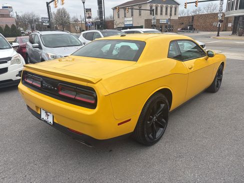 Used 2017 Dodge Challenger R/T image 6
