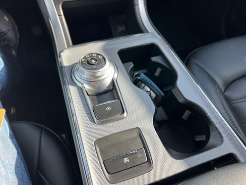 Used 2021 Ford Edge SEL w/ Convenience Package image 13