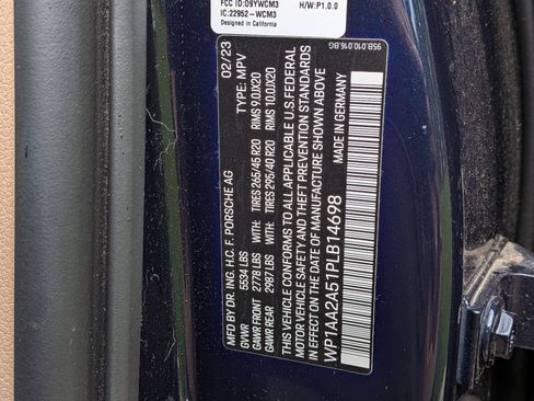 Certified 2023 Porsche Macan AWD/4WD image 22