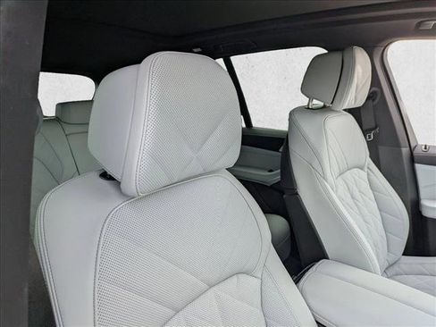 Used 2025 BMW X5 xDrive40i w/ Climate Comfort Package image 14