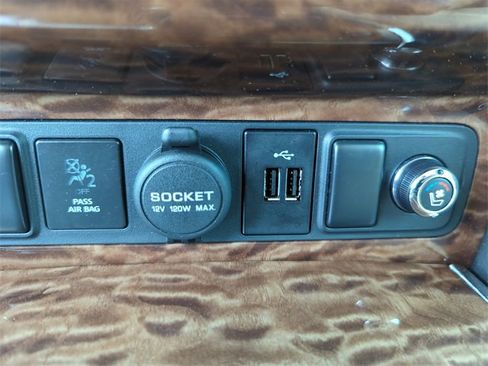 Certified 2019 Nissan Armada Platinum w/ Captain's Chairs Package image 41