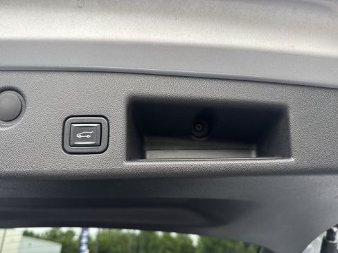Used 2022 Chevrolet Equinox LT FWD image 11