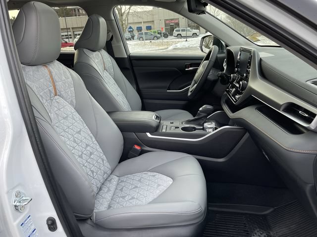 Used 2022 Toyota Highlander Bronze Edition AWD/4WD image 20