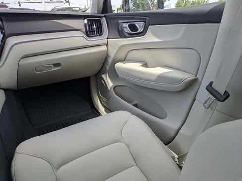 Certified 2024 Volvo XC60 T8 Plus w/ Protection Package Premier AWD/4WD image 20