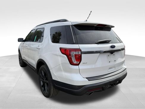 Used 2018 Ford Explorer XLT w/ Equipment Group 202A FWD image 3