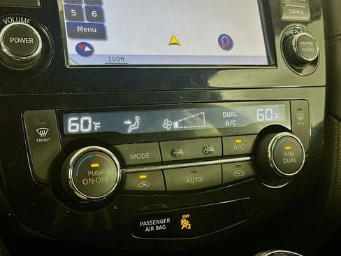 Used 2017 Nissan Rogue SL w/ SL Premium Package FWD image 24