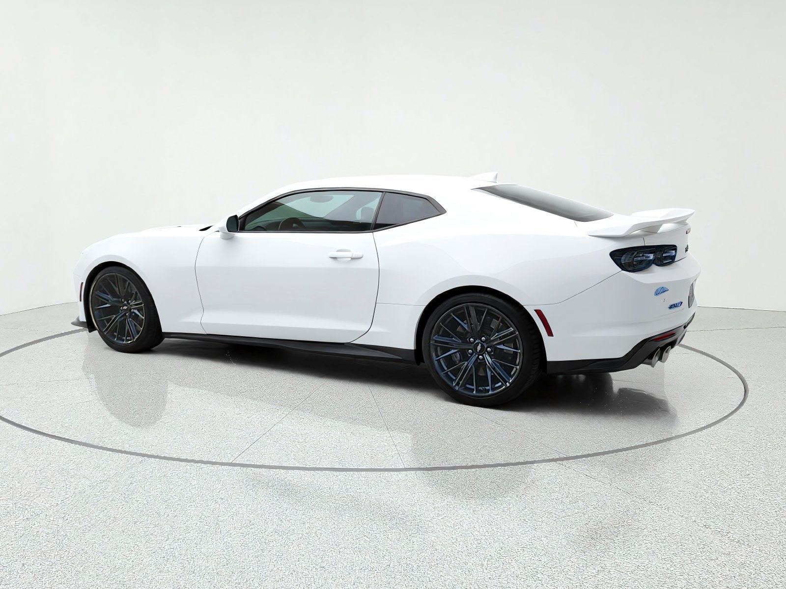 Used 2019 Chevrolet Camaro ZL1 RWD image 5