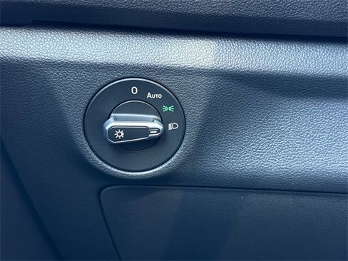 Certified 2023 Volkswagen Jetta SE image 31