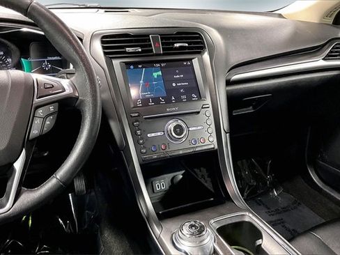 Used 2019 Ford Fusion Titanium image 11