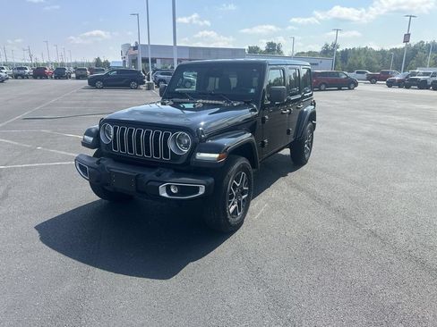 Used 2026 Jeep Wrangler Unlimited Sahara AWD/4WD image 4