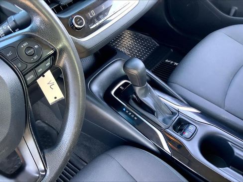Used 2020 Toyota Corolla LE FWD image 16