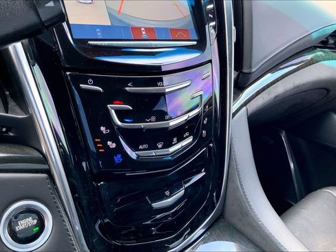 Used 2018 Cadillac Escalade Platinum AWD/4WD image 15
