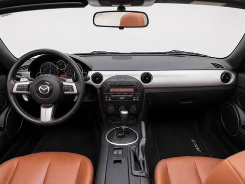 Used 2008 MAZDA MX-5 Miata Grand Touring w/ Premium Pkg RWD image 20