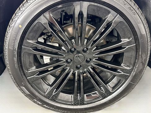 New 2026 Land Rover Range Rover Long Wheelbase SE image 32