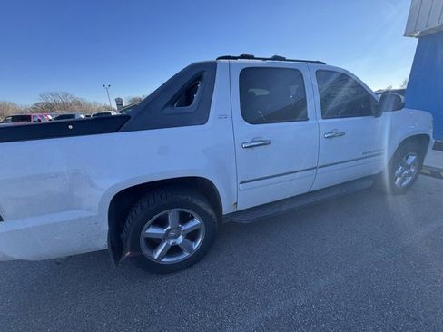 Used 2011 Chevrolet Avalanche LTZ image 4