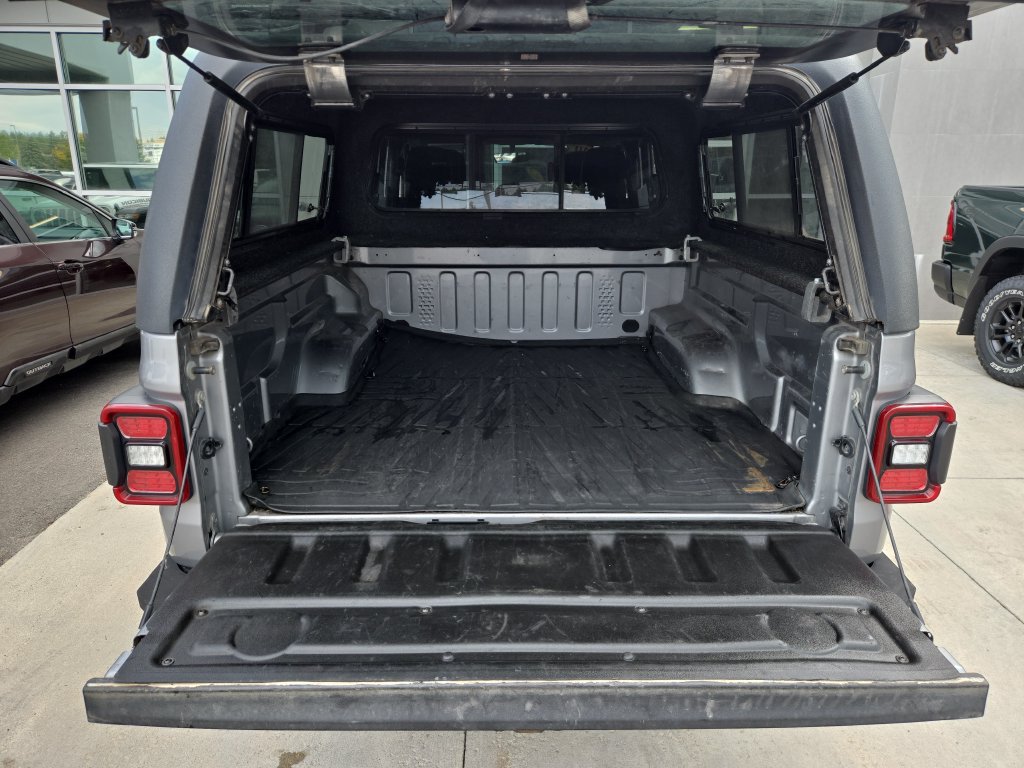 Used 2020 Jeep Gladiator Overland w/ Uconnect 4C Nav & Sound Group AWD/4WD image 27