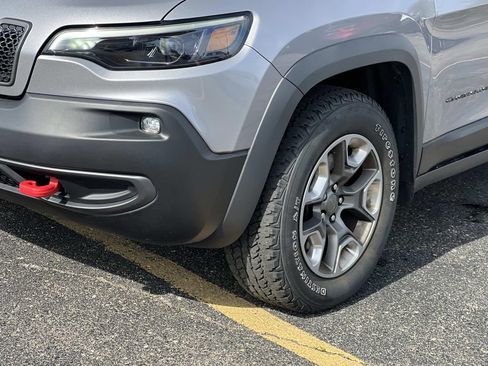 Used 2019 Jeep Cherokee Trailhawk w/ Cold Weather Group AWD/4WD image 8