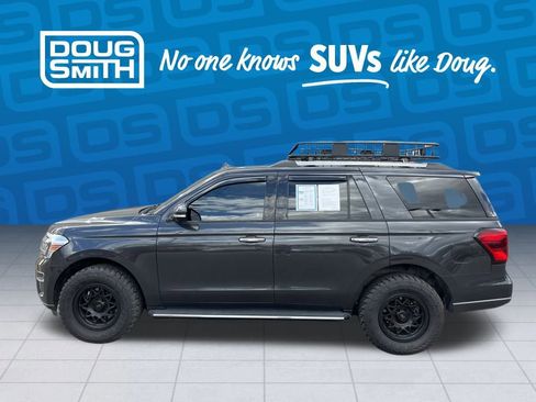 Used 2022 Ford Expedition Limited image 3