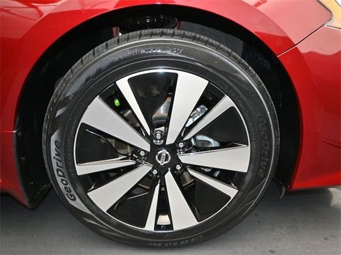 Used 2022 Nissan Altima 2.5 SV w/ SV Premium Package image 19