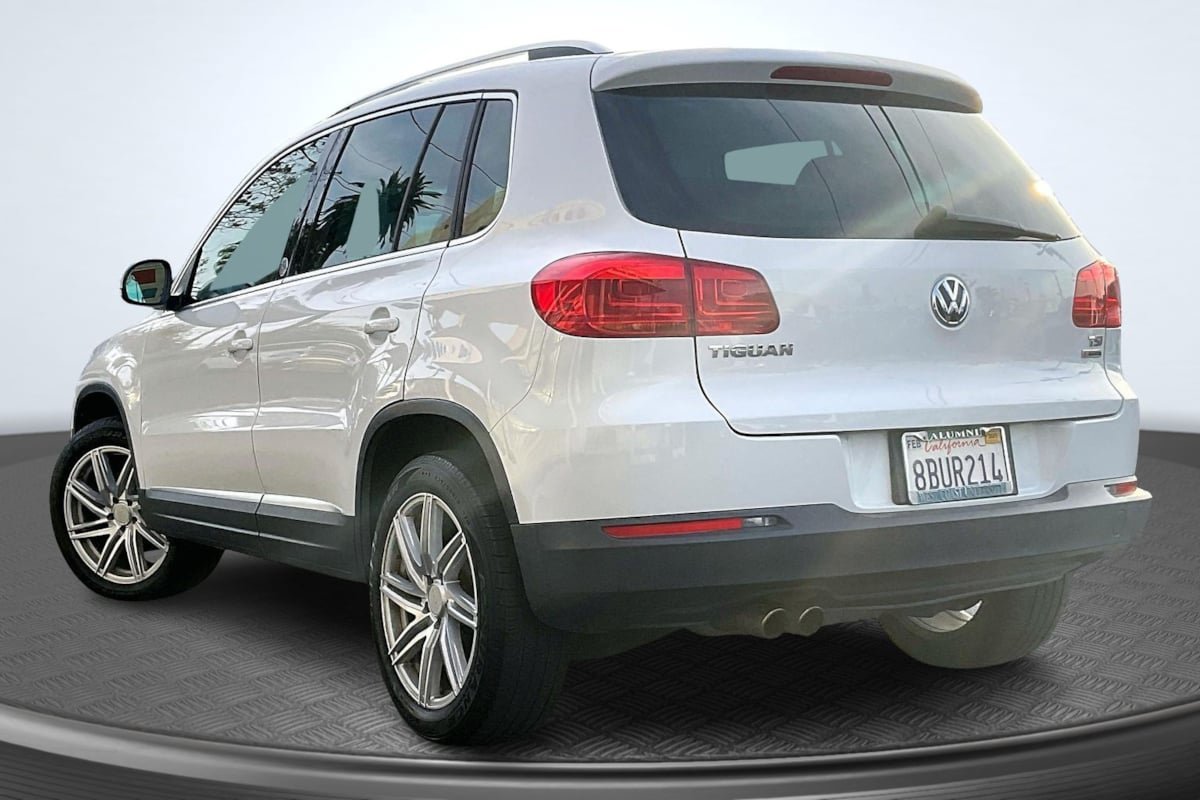 Used 2017 Volkswagen Tiguan Wolfsburg Edition AWD/4WD image 2