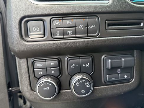 Used 2022 Chevrolet Tahoe RST w/ Luxury Package AWD/4WD image 29