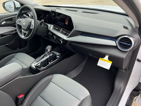 New 2026 Chevrolet Trax LT w/ LT Convenience Package FWD image 11