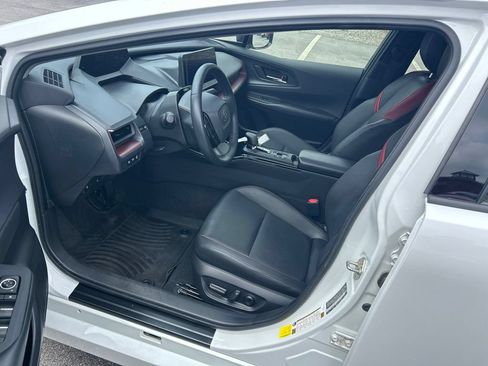 Used 2024 Toyota Prius Prime FWD image 8