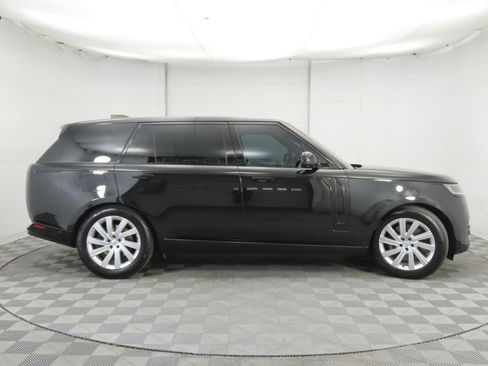 Used 2023 Land Rover Range Rover Long Wheelbase SE image 4