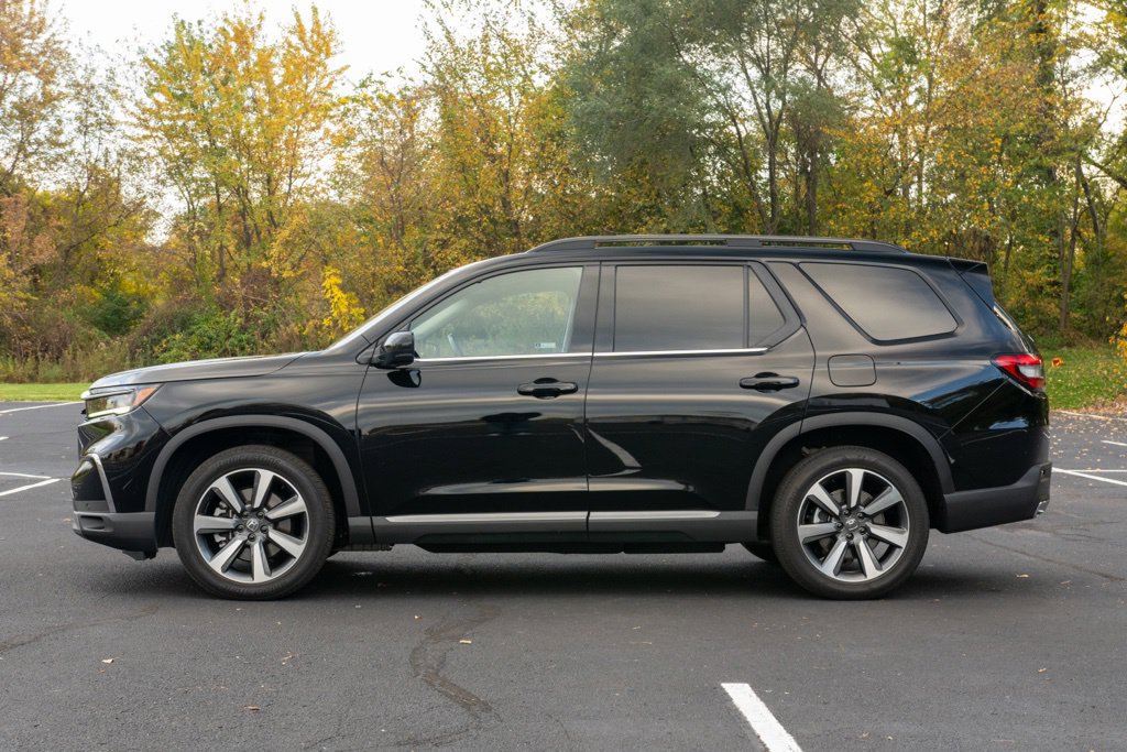 Used 2024 Honda Pilot Elite image 3