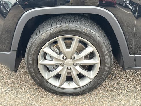 Used 2017 Jeep Cherokee Limited w/ Luxury Group FWD image 42